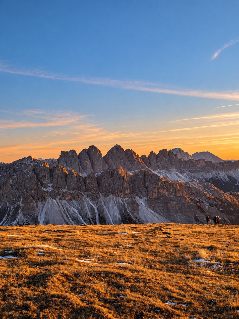 Dolomiten in der goldenen Stunde